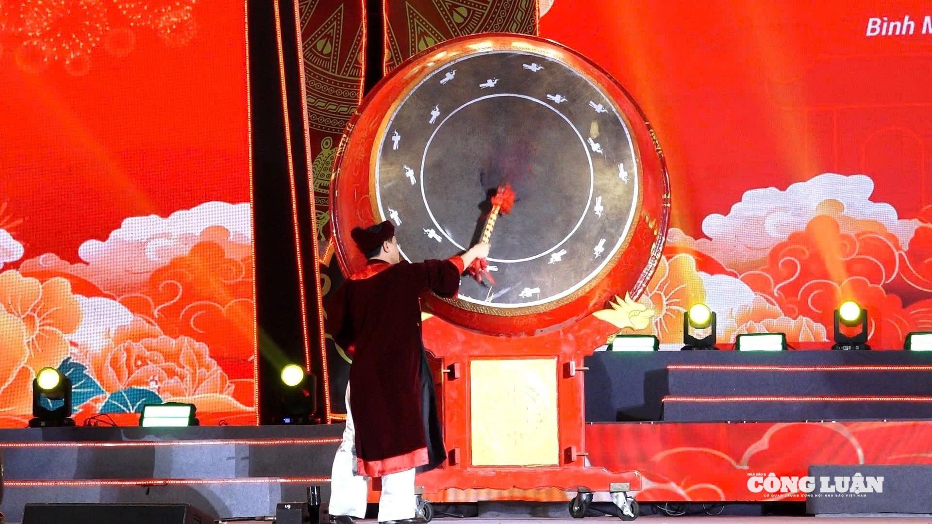 Ông Nguyễn Đăng Việt, Phó Bí thư Đảng ủy, Chủ tịch UBND xã Bình Minh, Trưởng ban tổ chức Lễ hội đánh trống khai hội