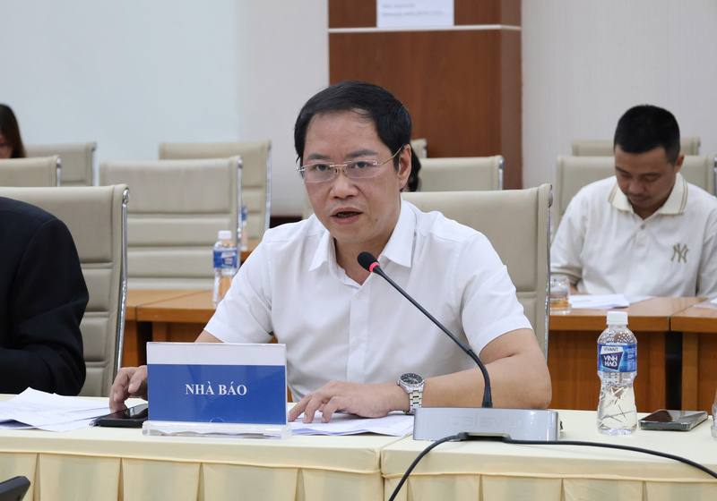 Nhà báo Đỗ Đình Dũng - Trưởng phòng Thư ký Tòa soạn Báo Công Thương điều phối chương trình tọa đàm.