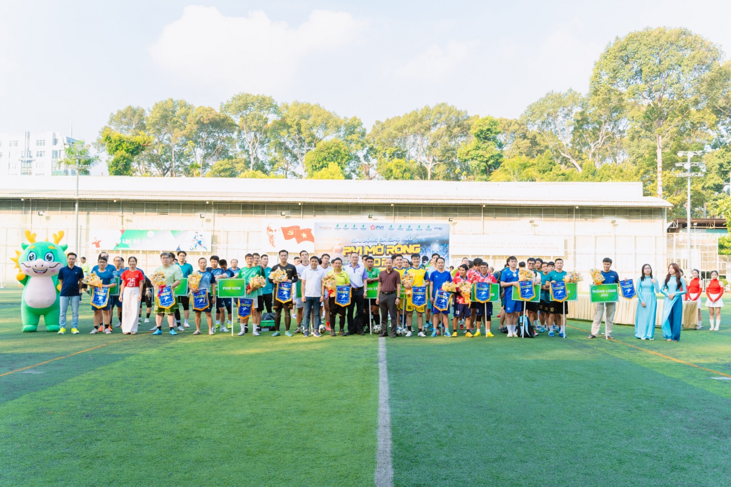 Sôi nổi Giải bóng đá giao hữu PVI mở rộng 2026