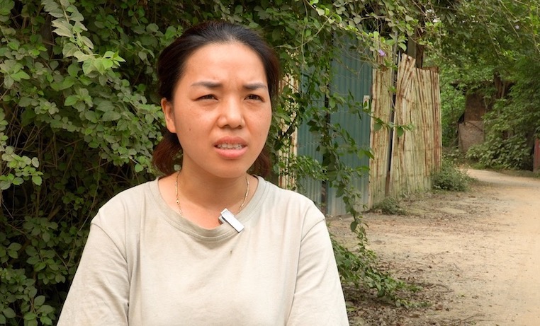 Chị Phạm Thị Thanh Hường chia sẻ những băn khoăn xoay quanh dự án công viên phường Phú Thượng. Ảnh: PV