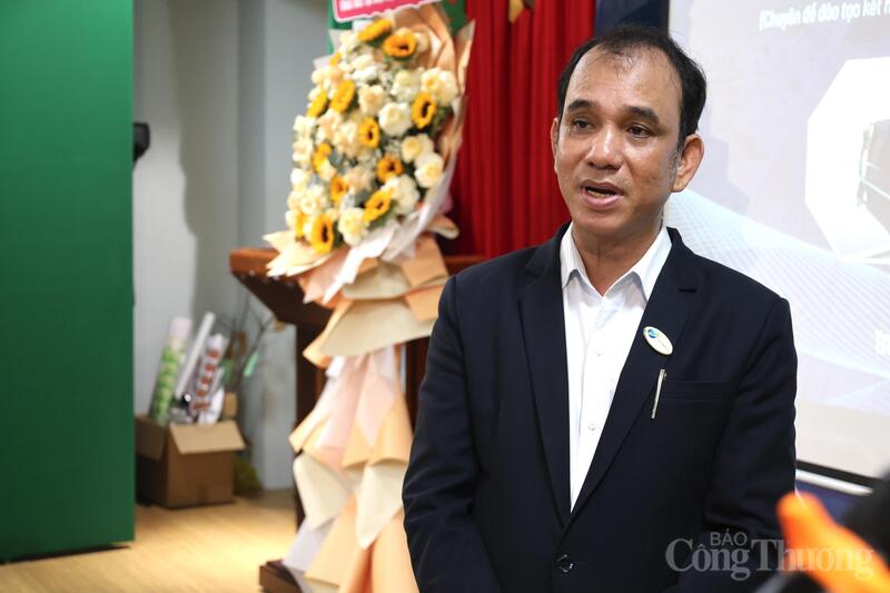 Ông Trần Quốc Tâm, Phó Chủ tịch Hiệp hội Năng lượng tái tạo TP. Hồ Chí Minh trao đổi với phóng viên Báo Công Thương.