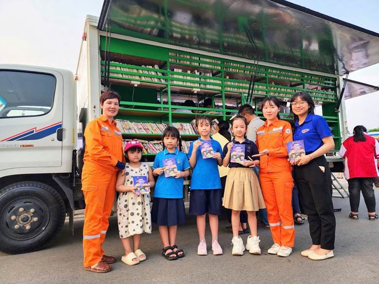 PC Sơn La gieo thói quen tiết kiệm điện từ những trang sách tuổi thơ