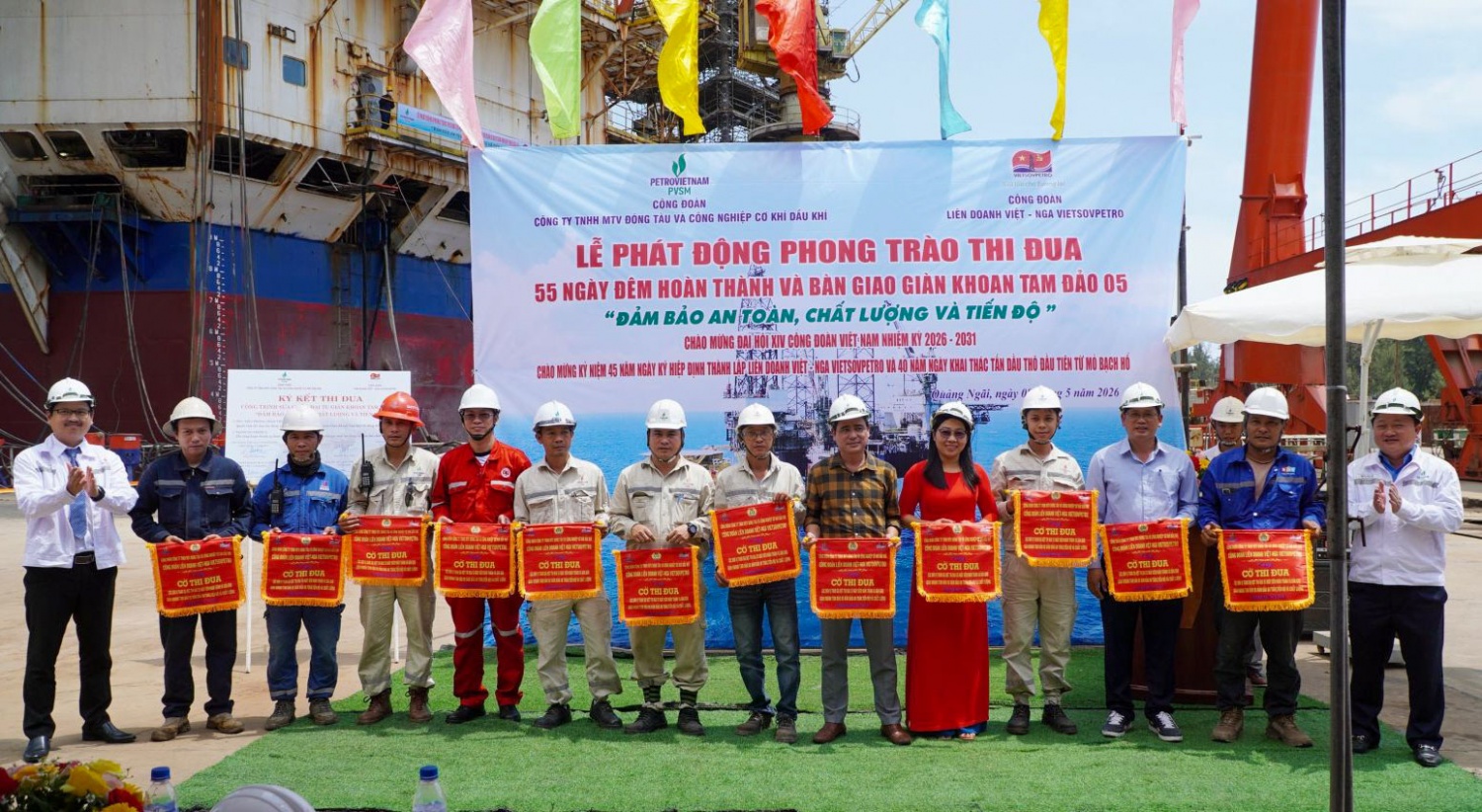 PVSM quyết tâm hoàn thành và bàn giao giàn khoan Tam Đảo 05 trong 55 ngày đêm PVSM quyết tâm hoàn thành và bàn giao giàn khoan Tam Đảo 05 trong 55 ngày đêm