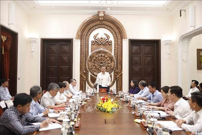 Tổng Bí thư, Chủ tịch nước Tô Lâm làm việc với Văn phòng Chủ tịch nước - Ảnh: TTXVN. 1000050847.jpg