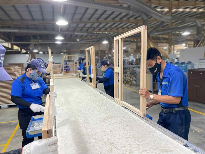 Nắng nóng ở TPHCM: Doanh nghiệp tăng cường ứng phó bảo vệ sức khỏe công nhân