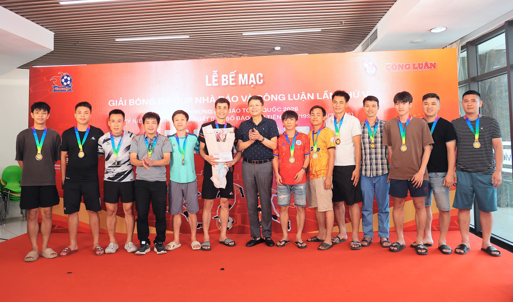fb427cf4-4aaf-4feb-90ec-88c1d89140ed-1-201-a.jpg
