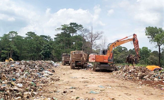Xử lý 7.000 tấn rác ứ đọng tại bãi chôn lấp rác ở Lâm Đồng