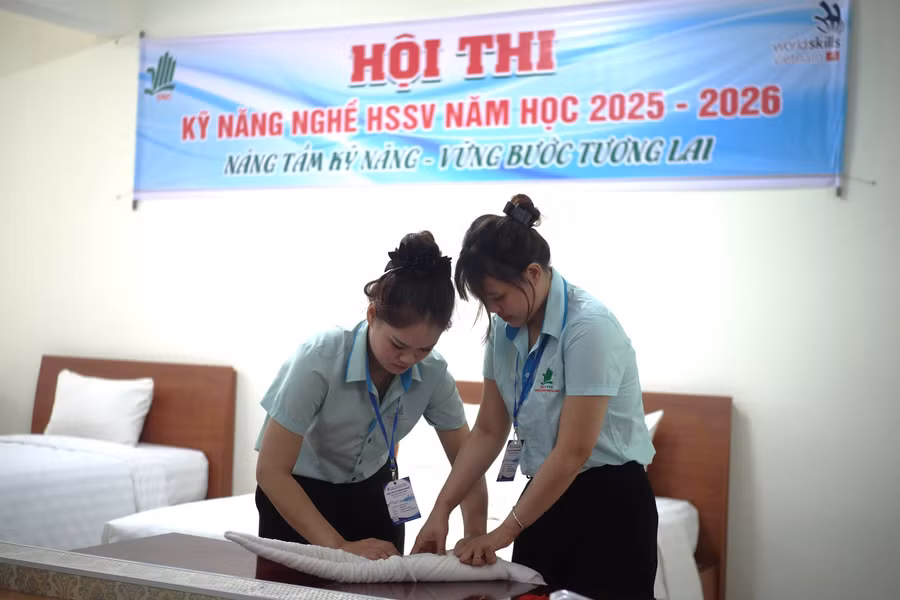 Thi nghiệp vụ buồng phòng. dscf0631.jpg