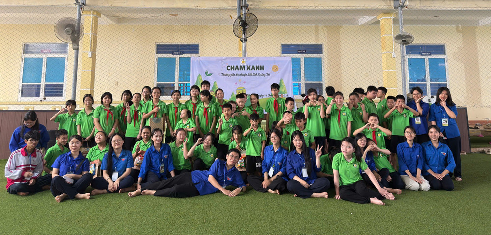 Tổ chức vui chơi cùng các em ở trường giáo dục chuyên biệt Quảng Trị. 1000112611.jpg
