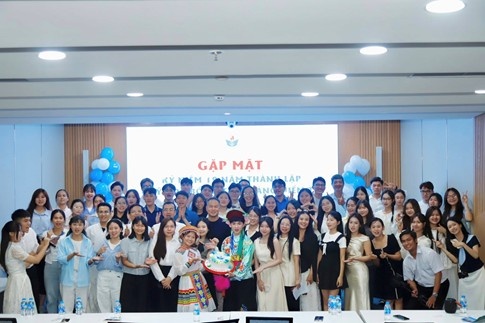 19 năm ‘‘thắp sáng niềm tin’’ để niềm tin trở thành sức mạnh diệu kỳ 19 năm ‘‘thắp sáng niềm tin’’, chắp cánh giấc mơ giảng đường