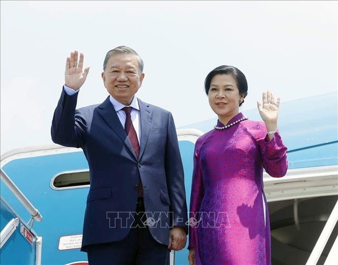 Tổng Bí thư, Chủ tịch nước Tô Lâm và Phu nhân rời Hà Nội, lên đường thăm chính thức Thái Lan. Ảnh: Thống Nhất/TTXVN.