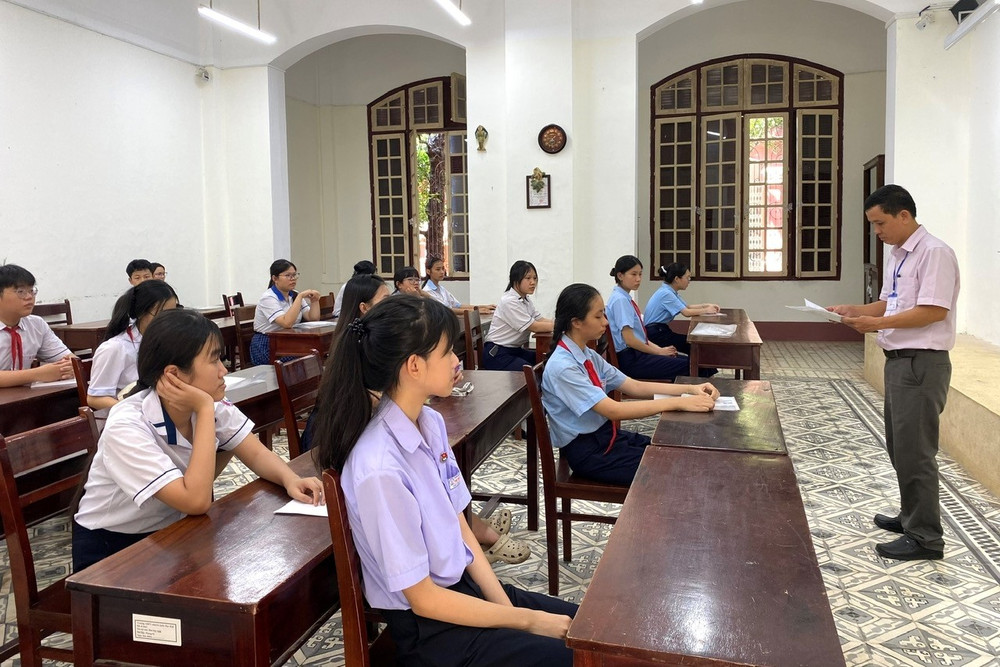 Kỳ thi tuyển sinh các lớp đầu cấp năm học 2026 - 2027 diễn ra từ ngày 27 đến 28/5. Toàn thành phố có 18.002 học sinh đăng ký dự thi vào lớp 10 THPT, tăng hơn 5.000 em so với năm ngoái. Kỳ thi được bố trí tại 48 điểm thi với 765 phòng thi (ảnh st) ce434884-19fb-4e0d-8c88-1725fa16a762.jpg