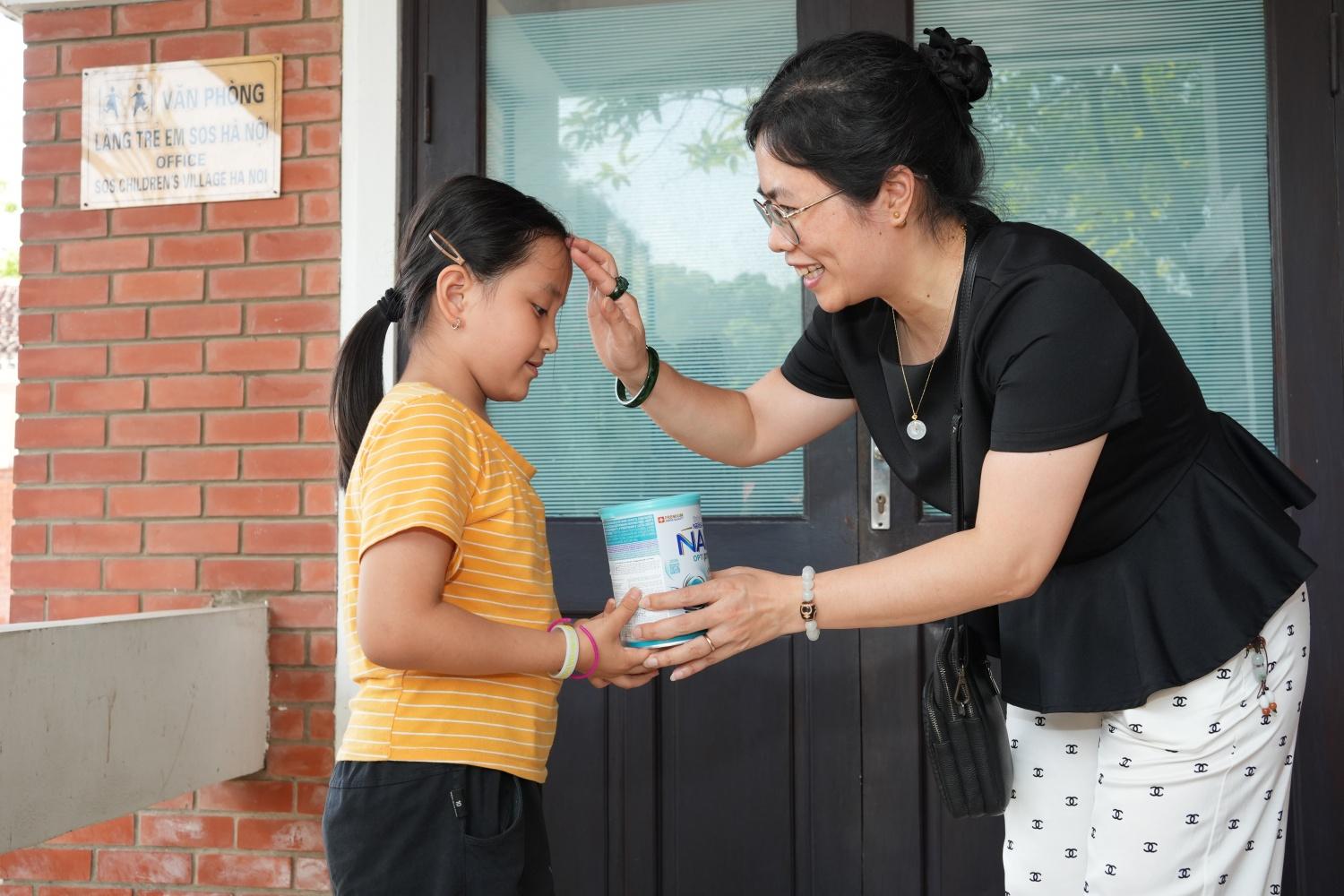 Tạp chí Năng lượng Mới - PetroTimes chung tay mang yêu thương tới trẻ em khó khăn Tạp chí Năng lượng Mới - PetroTimes chung tay mang yêu thương tới trẻ em khó khăn