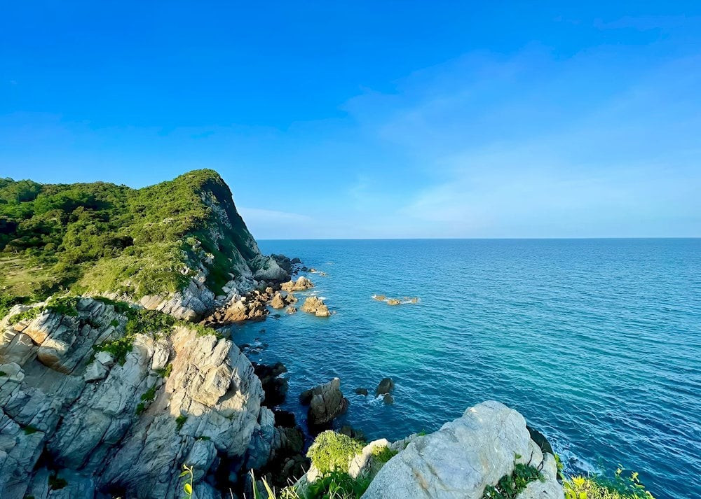 Lượng khách đặt tour biển đang bùng nổ mạnh mẽ. Ảnh: CD the-windy-strait-is-also-popular-for-fishing-and-serves-as-a-natural-playground.jpg