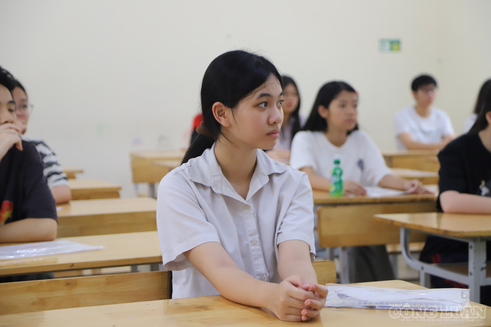 Gương mặt căng thẳng xen lẫn hồi hộp của sĩ tử lớp 10 Hà Nội. clo_br_img-2279.jpg