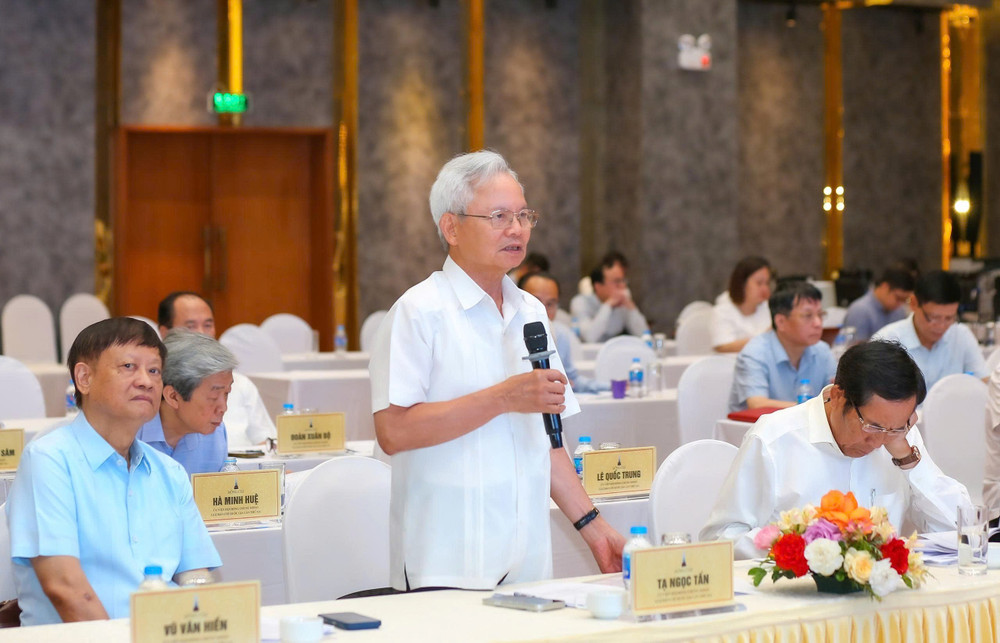 GS Tạ Ngọc Tấn, Phó Chủ tịch Thường trực Hội đồng Lý luận Trung ương chia sẻ ý kiến về các tác phẩm lọt vòng Chung khảo. z7887523617877-661ca52a327b8588392a554594ac9555.jpg