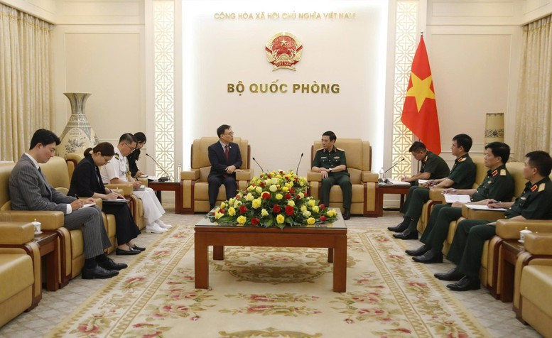 Đại tướng Phan Văn Giang cho biết, cùng với sự phát triển sâu rộng quan hệ hai nước, hợp tác quốc phòng Việt Nam-Hàn Quốc được cả hai bên quan tâm thúc đẩy, không ngừng mở rộng, đi vào chiều sâu và ngày càng hiệu quả, thiết thực - Ảnh: VGP Đại tướng Phan Văn Giang cho biết, cùng với sự phát triển sâu rộng quan hệ hai nước, hợp tác quốc phòng Việt Nam-Hàn Quốc được cả hai bên quan tâm thúc đẩy, không ngừng mở rộng, đi vào chiều sâu và ngày càng hiệu quả, thiết thực - Ảnh: VGP