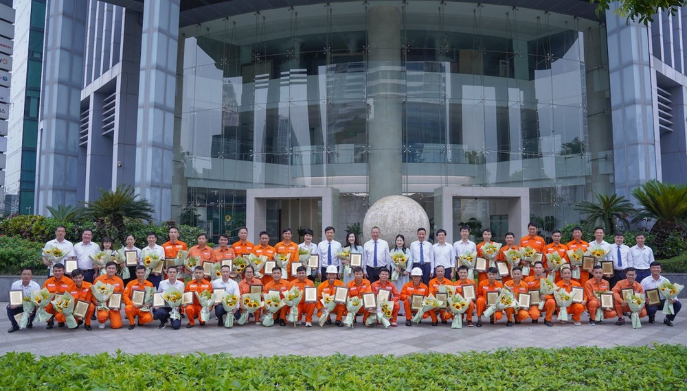 Hoạt động tôn vinh Người lao động tiêu biểu và An toàn vệ sinh viên giỏi là điểm nhấn trong Tháng Công nhân và Tháng hành động về An toàn, vệ sinh lao động năm 2026 của EVNGENCO1. Hoạt động tôn vinh Người lao động tiêu biểu và An toàn vệ sinh viên giỏi là điểm nhấn trong Tháng Công nhân và Tháng hành động về An toàn, vệ sinh lao động năm 2026 của EVNGENCO1.