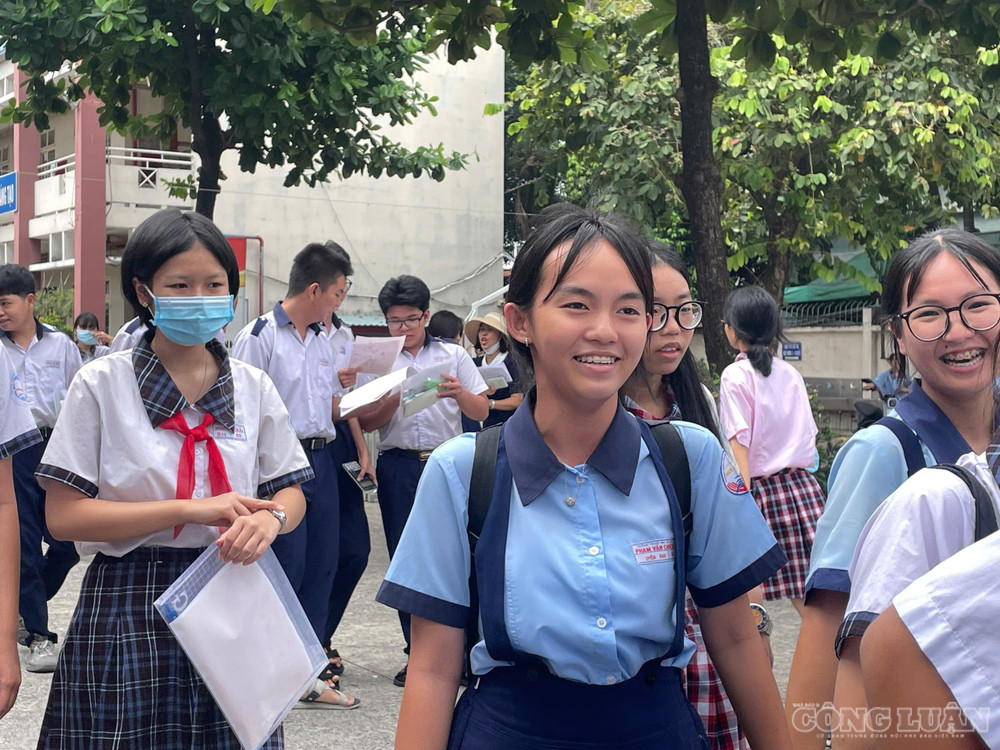 Các thí sinh tại điểm thi THCS Nguyễn Văn Chiêu clo_br_nvc.jpg