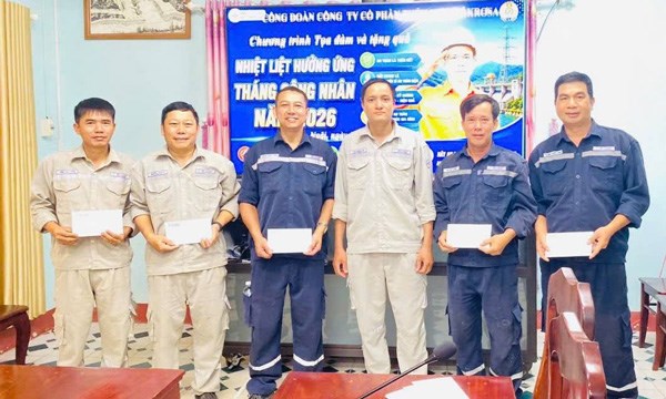 Công ty Cổ phần Thủy điện Đăkrơsa trao quà tri ân người lao động