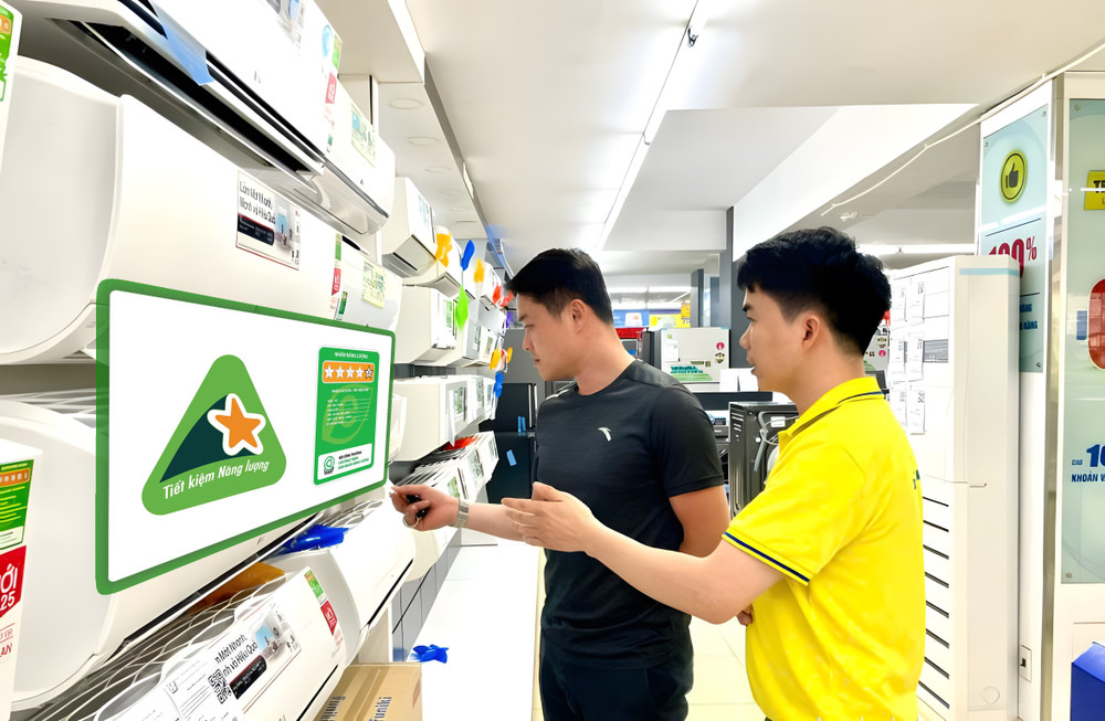Người tiêu dùng ngày càng quan tâm đến sản phẩm hiệu suất năng lượng cao. anh-nhan.jpg