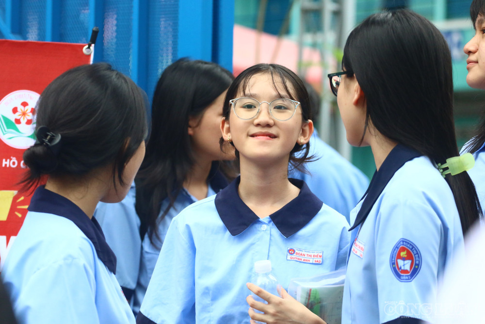 Em Quỳnh Anh tại điểm thi THCS Lê Lợi clo_br_img-3659.jpg