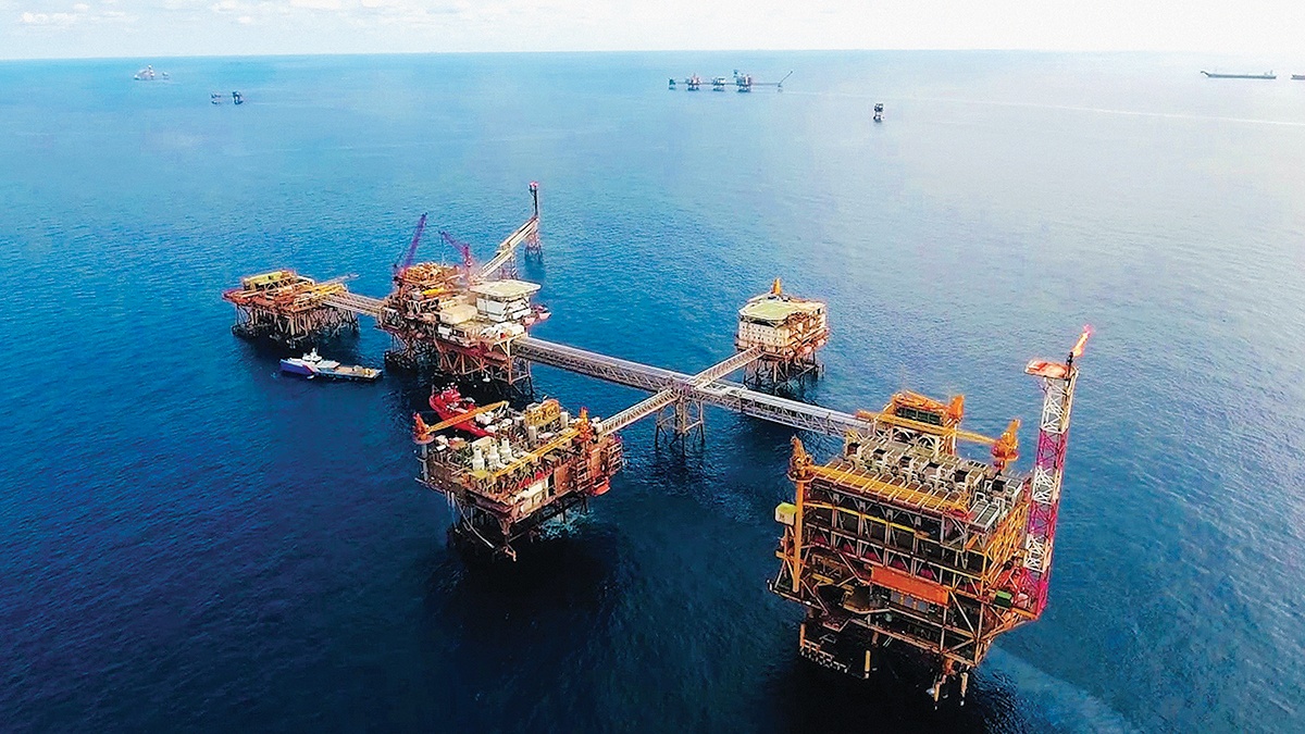Chuyển dịch năng lượng: Tái cấu trúc từ dầu khí đến chuỗi giá trị năng lượng