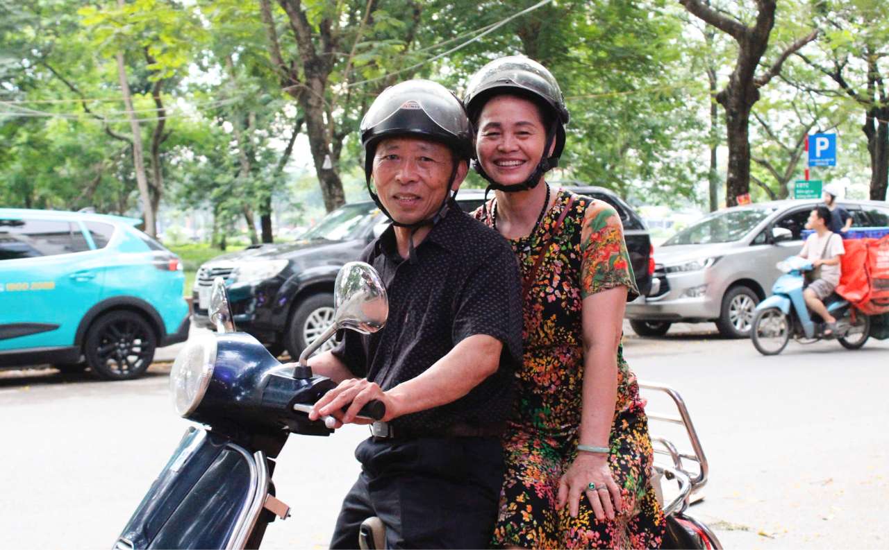 Vợ chồng ông Dũng, bà Giang đã có hơn 40 năm gắn bó cùng nhau. Ảnh: Ngọc Hà