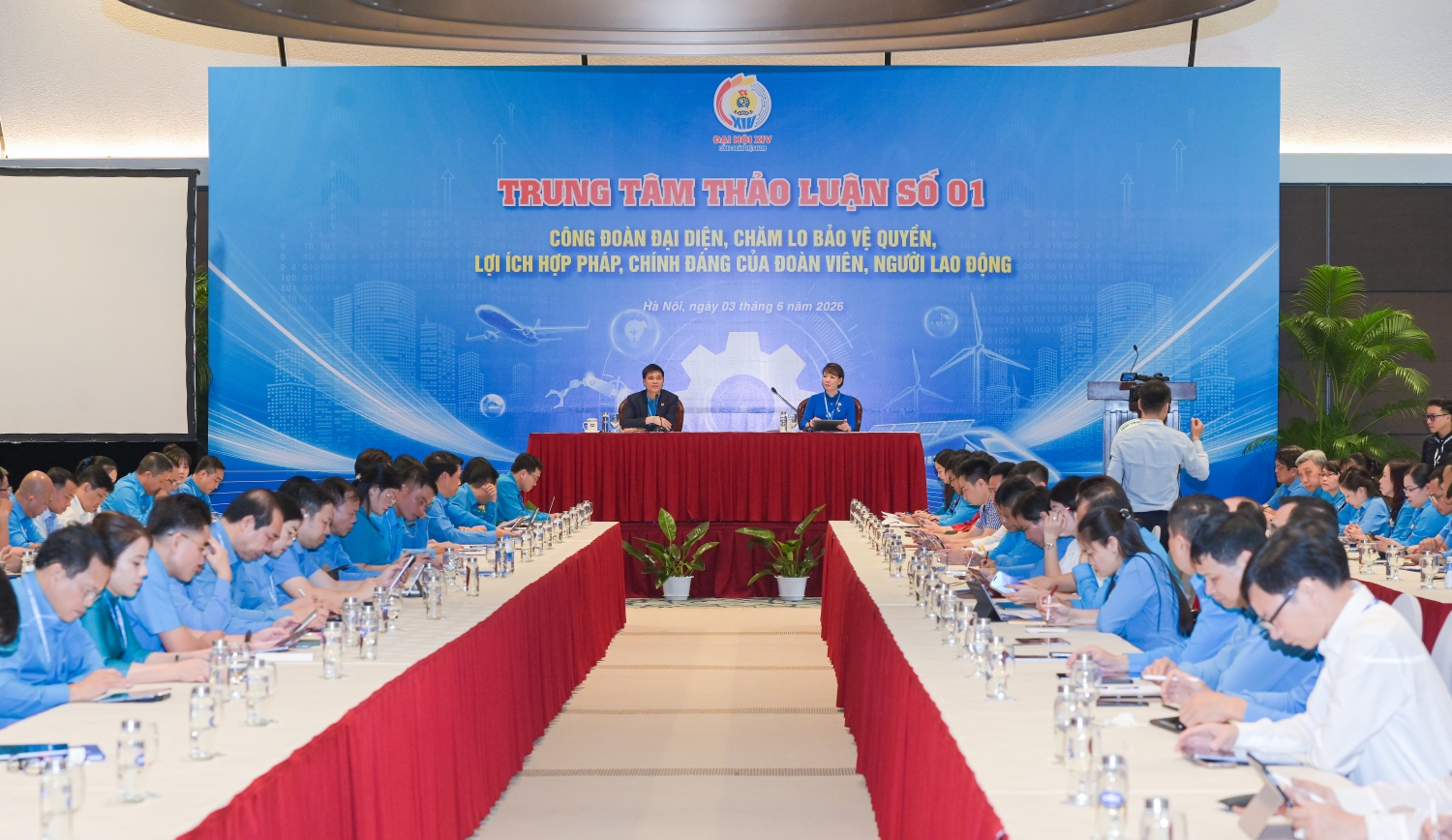 Đoàn đại biểu Công đoàn Petrovietnam dự Đại hội XIV Công đoàn Việt Nam Phiên thứ nhất