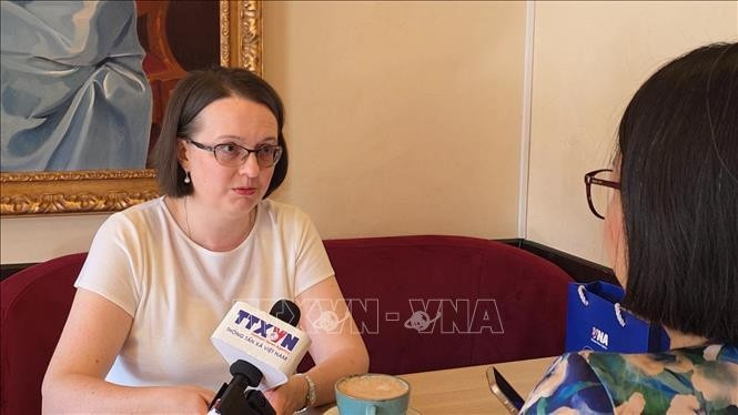 Phó giáo sư Ekaterina Koldunova trả lời phỏng vấn TTXVN tại Nga. Ảnh: Trần Hải/PV TTXVN tại Nga