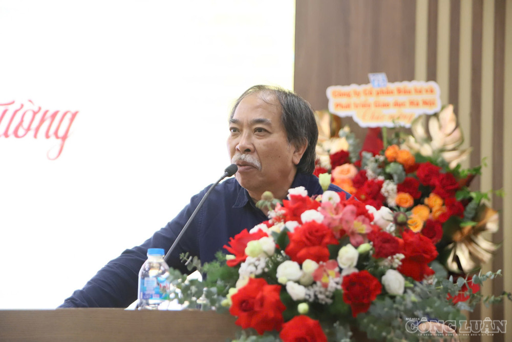 Nhà thơ Nguyễn Quang Thiều công bố thông tin về cơ cấu giải thưởng và gây ấn tượng khi tiết lộ mức thưởng đặc biệt lên tới 100 triệu đồng cho tác phẩm xuất sắc nhất. clo_br_z7916548387497-dabd2ea7e0eb1e25b3286d89fd944f74.jpg