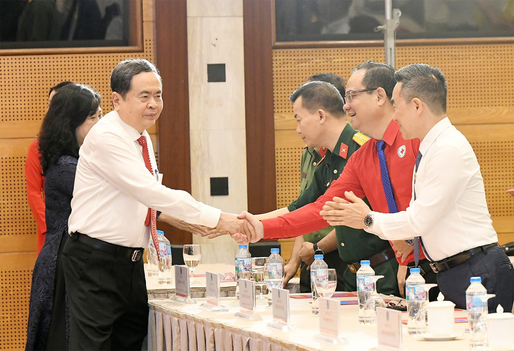 Chủ tịch Quốc hội Trần Thanh Mẫn với các đại biểu dự Lễ tôn vinh. Ảnh: Lâm Hiển.
