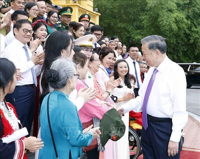 Tổng Bí thư, Chủ tịch nước Tô Lâm và các đại biểu. Ảnh: Thống Nhất/TTXVN.