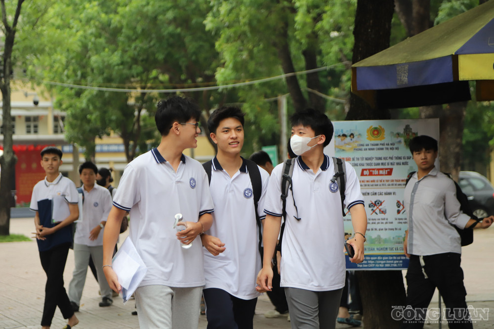 Thí sinh có mặt từ sớm tại điểm thi, sẵn sàng bước vào ngày thi cuối cùng của Kỳ thi tốt nghiệp THPT năm 2026. clo_br_img-5746.jpg