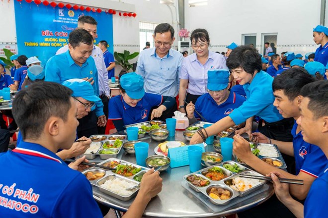 Hơn 4,4 tỉ đồng chăm lo người lao động trong Tháng Công nhân ở Khánh Hòa