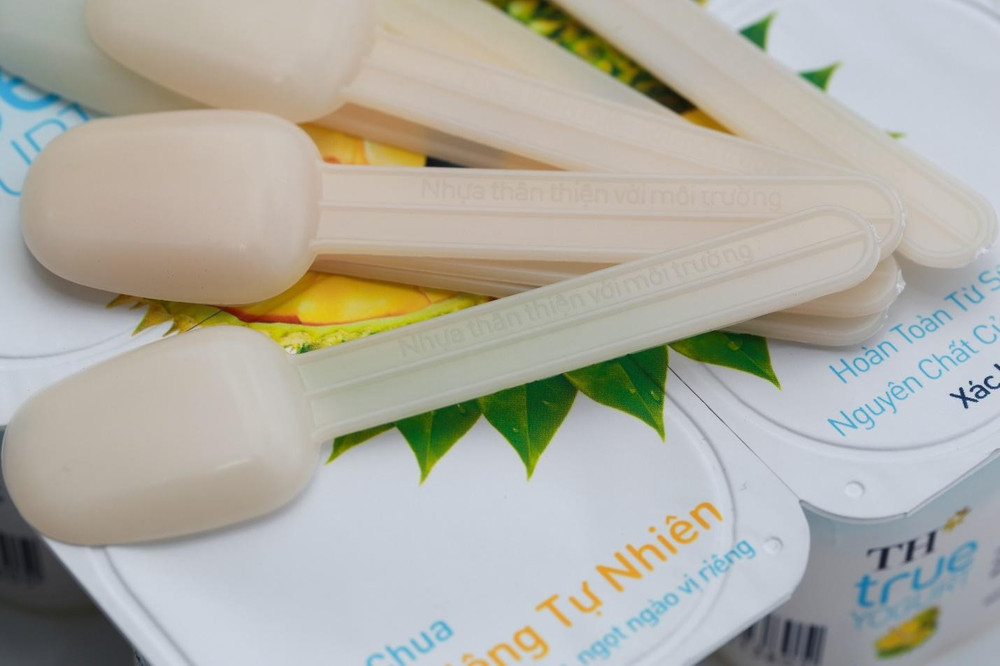 Thìa sữa chua TH bằng chất liệu có nguồn gốc chủ yếu từ tinh bột thực vật. word-ctez22-4.jpg