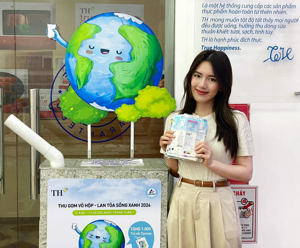 Khách hàng mang vỏ hộp sữa tới cửa hàng TH true mart. word-ctez22-5.jpg