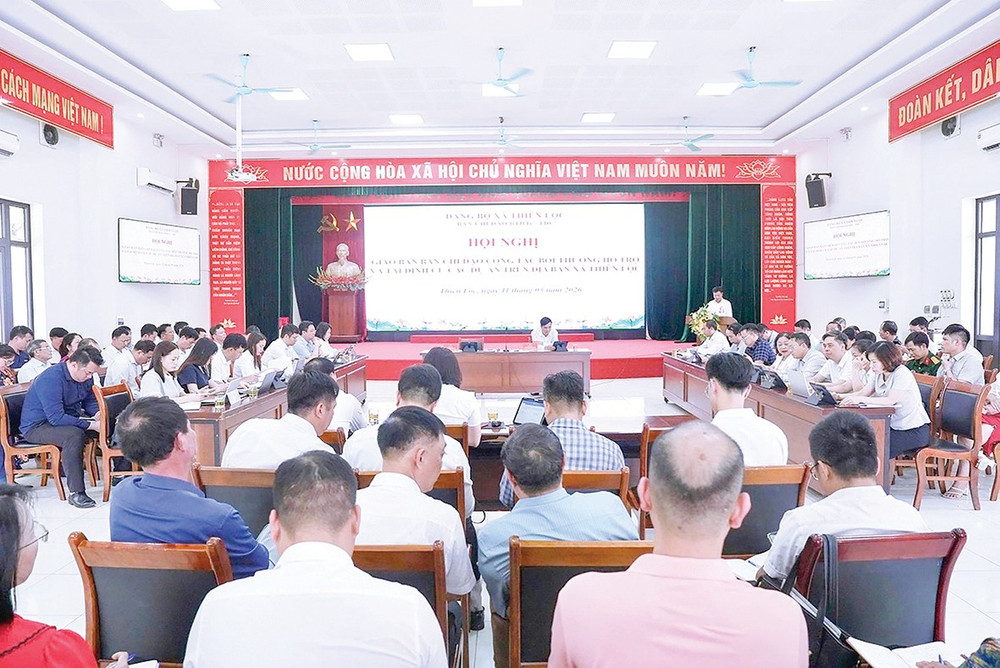 Một buổi hội nghị về công tác giải phóng mặt bằng trên địa bàn xã Thiên Lộc. nen2-665.jpg