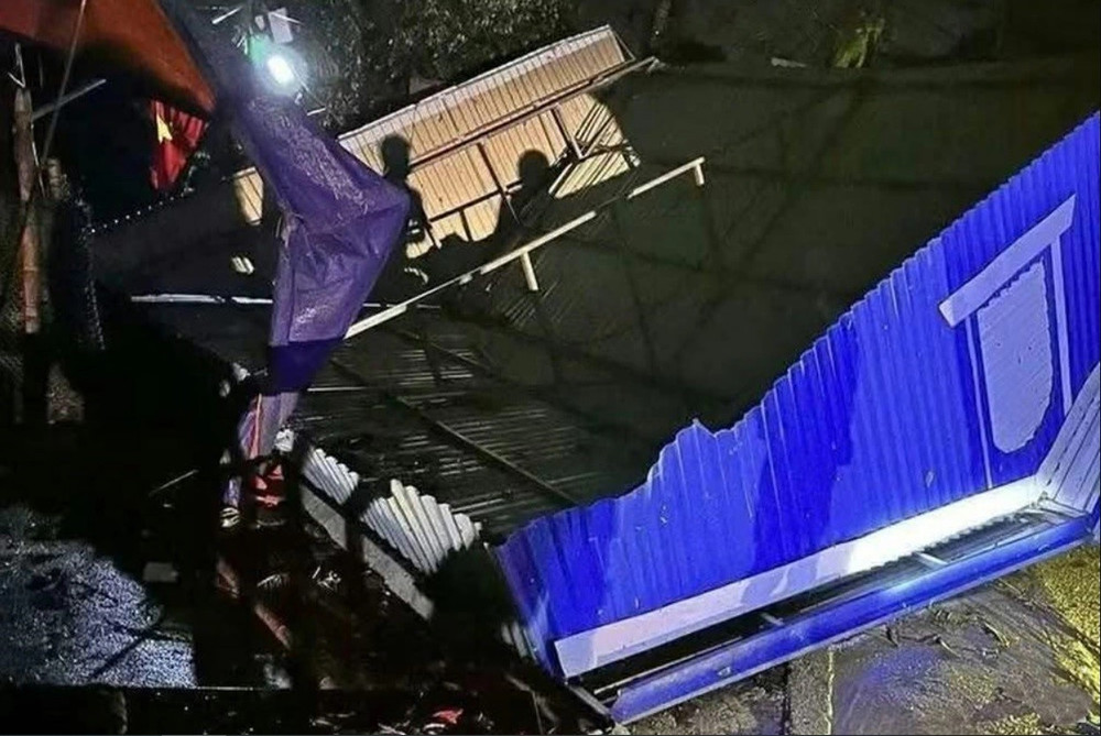 Giông lốc, mưa đá khiến nhiều nhà dân bị tốc mái, sập trần nhà, hỏng đồ dùng sinh hoạt. Ảnh: BTN thai-nguyen.jpg