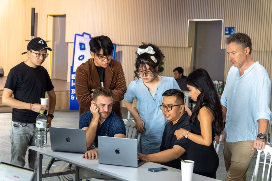 Sinh viên Trường Đại học Khoa học Tự nhiên (Đại học Quốc gia TPHCM) tại cuộc thi AI Hackathon. ai-hackathon-4.jpg
