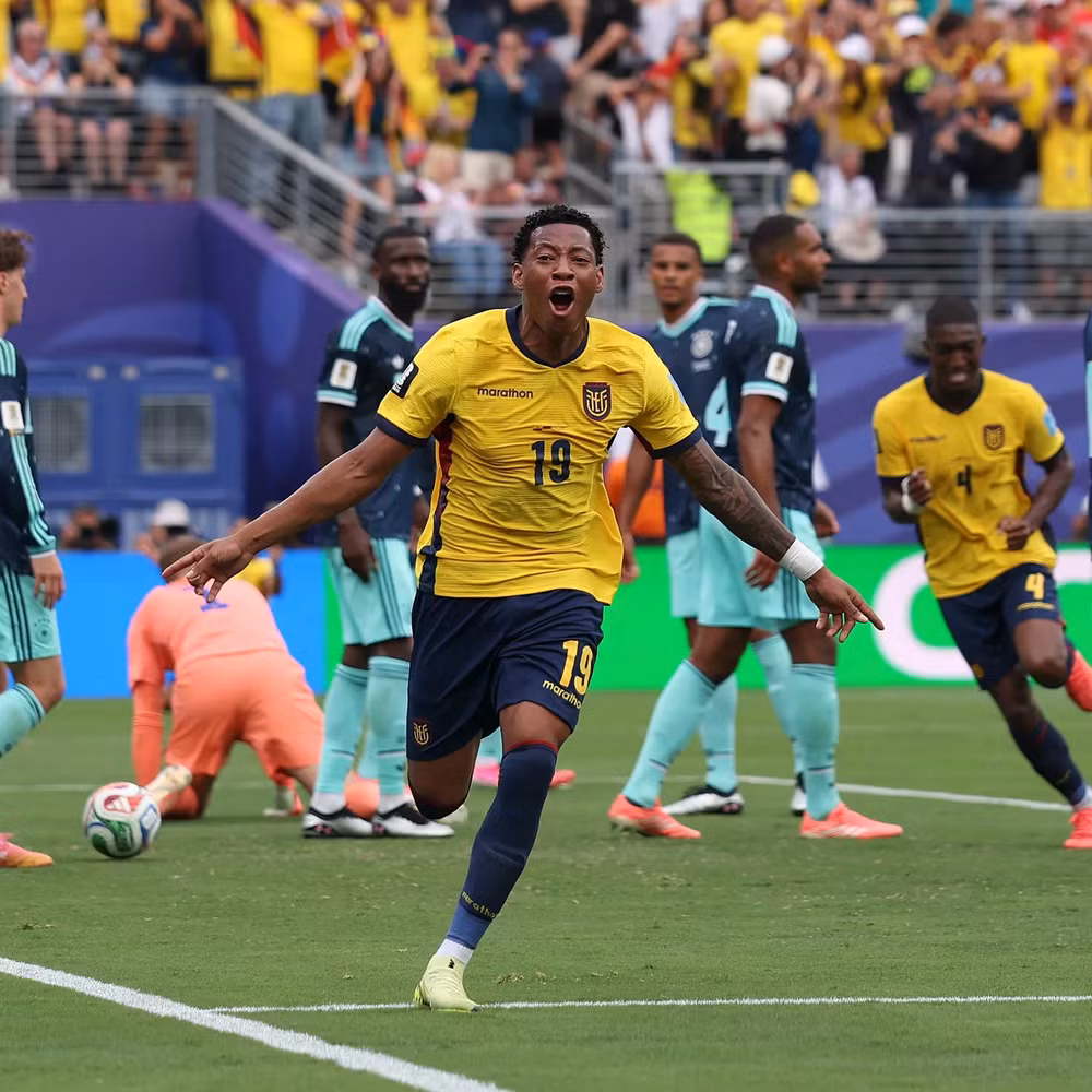 Ecuador bất ngờ đánh bại Đức 2-1 ở lượt trận cuối vòng bảng. Ảnh: FIFA 1782432177455.png