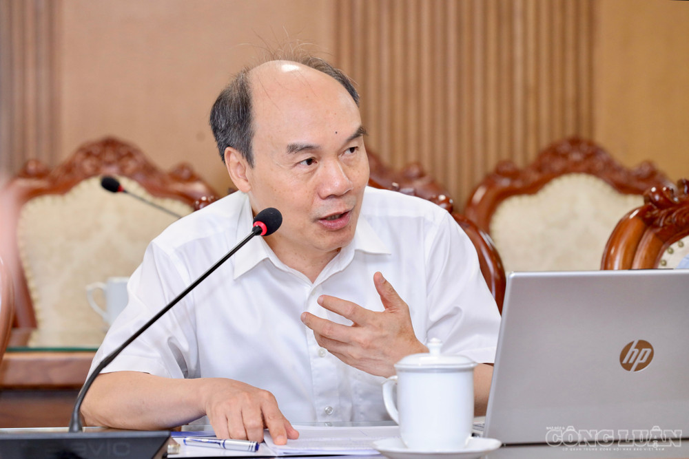 clo_br_gstskh-do-duc-thai.jpg