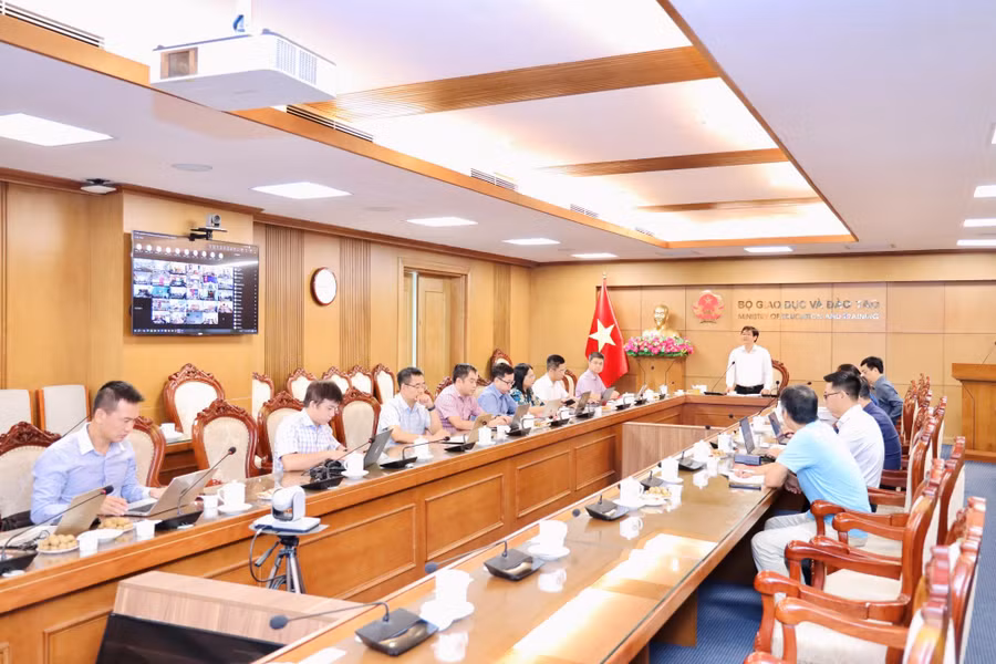 Đại biểu dự hội nghị tại điểm cầu Bộ GD&ĐT. img-3408.jpg