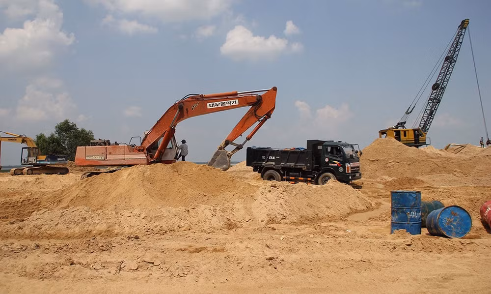 Bộ Xây dựng yêu cầu xử lý tình trạng găm hàng, thao túng giá cát, đá, thép, xi măng. Ảnh minh họa/VGP image-20220613080919-1.jpeg
