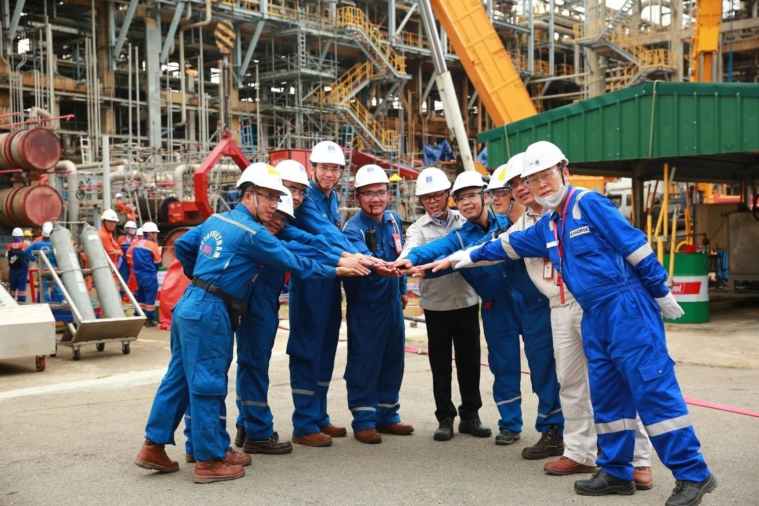 Công đoàn Petrovietnam tiếp tục là Đảng ủy Petrovietnam tăng cường lãnh đạo công tác tuyên truyền, giáo dục chính trị, tư tưởng, pháp luật cho người lao động