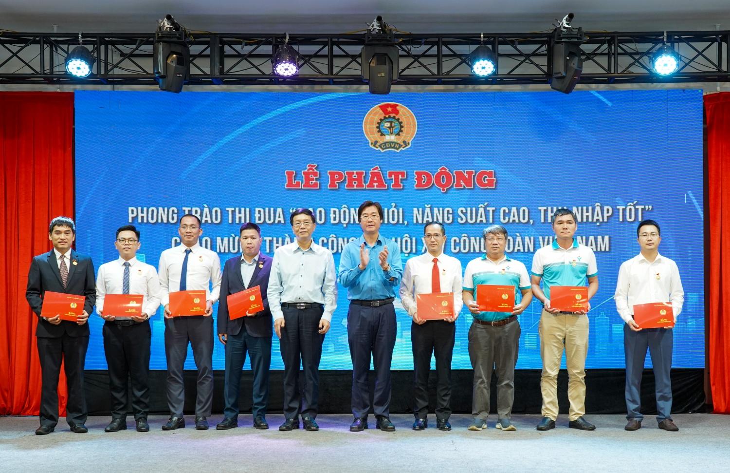 Công đoàn Petrovietnam dẫn đầu phong trào lao động sáng tạo Công đoàn Petrovietnam dẫn đầu phong trào lao động sáng tạo