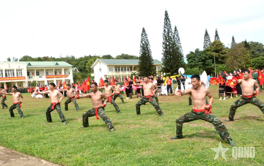 Đặc công khổ luyện thành tài