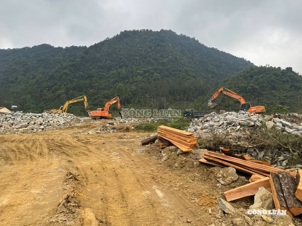 Trong số 11 dự án thì địa điểm Lũng Nặm là khó khăn nhất bởi mặt bằng thi công đa phần là đá, tuy nhiên nhà thầu quyết tâm hoàn thành cơ bản các hạng mục chính trước ngày 20/8/2026 để triển khai công tác chuẩn bị, phục vụ khai giảng năm học mới 2026 - 2027 clo_c_lien-cap.jpg