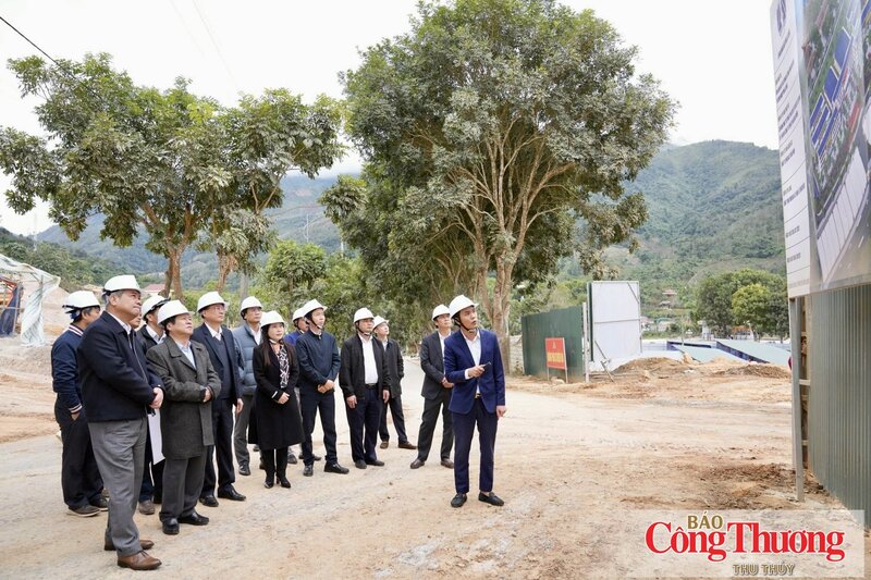 Đoàn công tác của Tập đoàn Công nghiệp Năng lượng Quốc gia Việt Nam (Petrovietnam) kiểm tra tiến độ thực hiện dự án xây dựng Trường Phổ thông nội trú liên cấp Tiểu học và Trung học cơ sở Phong Thổ thời điểm tháng 1/2026.