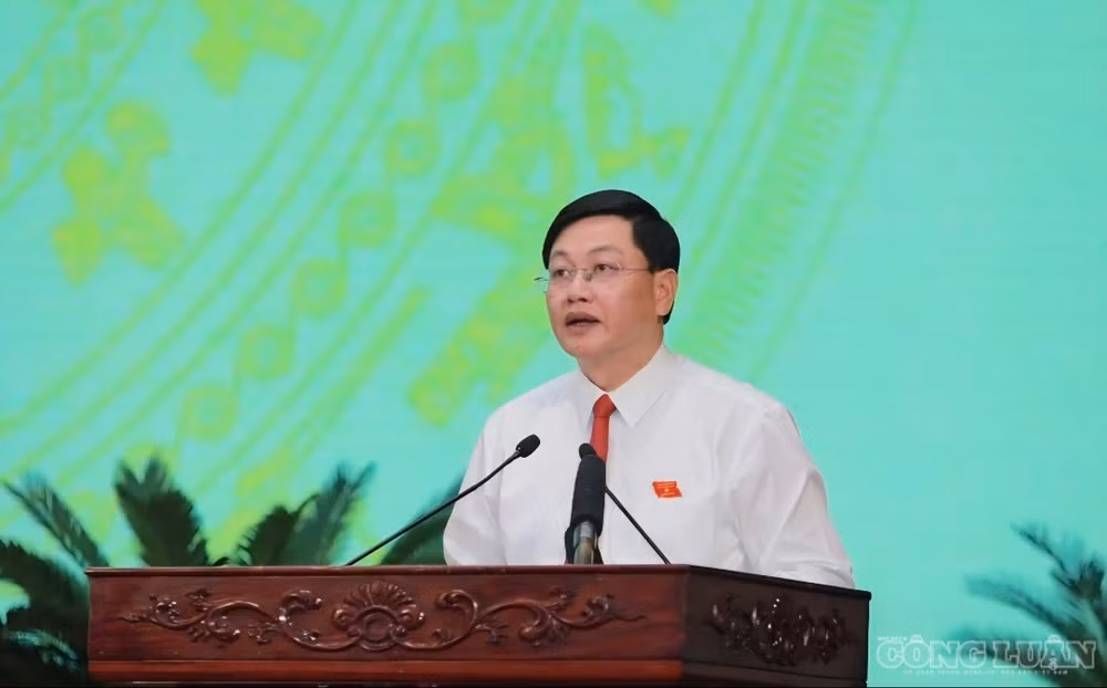 Phó Chủ tịch UBND tỉnh Thanh Hóa Mai Xuân Liêm trình bày báo cáo clo_br_1000034362.jpg